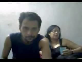 Indický middle-aged pár mr a mrs gupta v webkamera