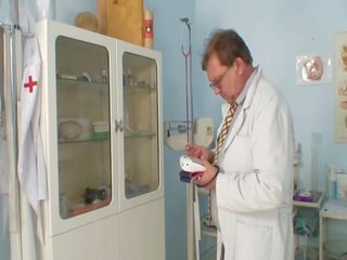 Nada Visits Her Gyno therapist For mature Pussy Speculum Gyno Exam