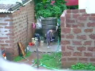 Se dette to stupendous sri lankan kjæreste får bad i utendørs