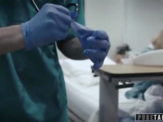 Čistý tabu perv surgeon dává dospívající pacient vagína zkouška